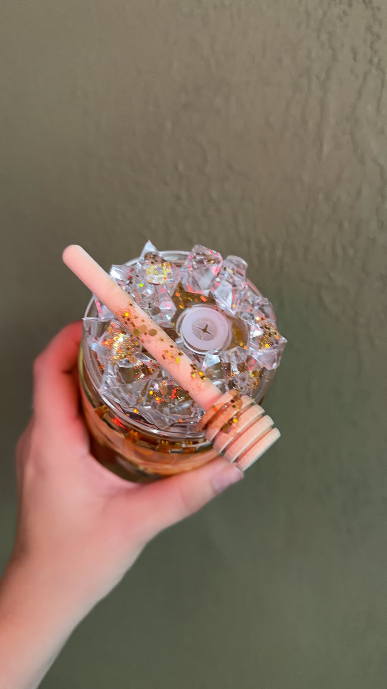 20 oz Honey Drip With Decorative Lid